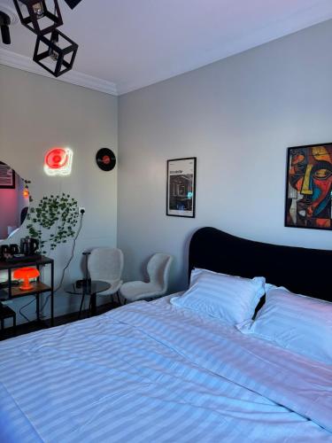 Postel nebo postele na pokoji v ubytování استديو عصري ومميز