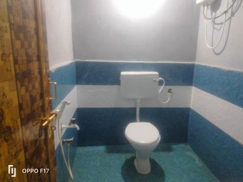 Et badeværelse på Haneeshya Resort & Strawberry farm