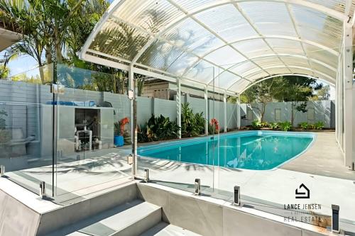 Bazén v ubytování Executive family house w/ 5BR nebo v jeho okolí