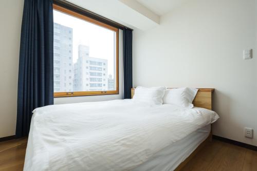 青葉邸-NIPPONBASHI Room 603-3 Min Walk to Kuromon Market Bright 2BR Family Residence