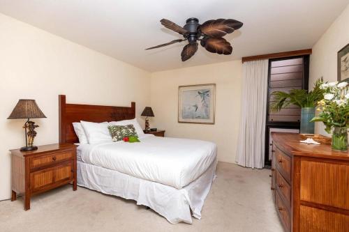 Ένα ή περισσότερα κρεβάτια σε δωμάτιο στο Kaleialoha 409 · KA 409 OceanFront 1BD Condo w Ocean Views Pool