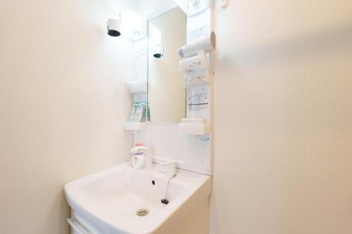 青葉邸-NIPPONBASHI Room 603-3 Min Walk to Kuromon Market Bright 2BR Family Residence