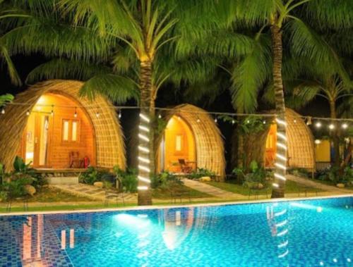 Bazén v ubytování Hoianam Village nebo v jeho okolí