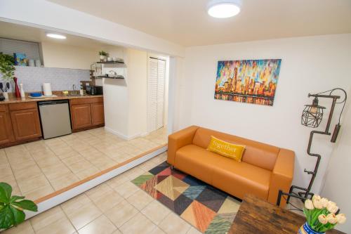 Η κουζίνα ή μικρή κουζίνα στο Cozy Luxe Apartment - Minutes to Manhattan