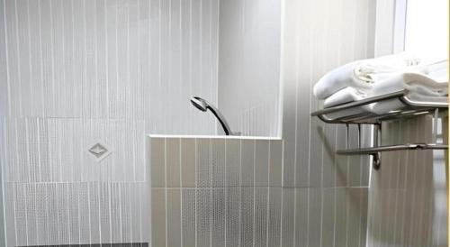 a bathroom with a sink and a shower at Sukthavorn Residence in Ban Pa Tung (7)