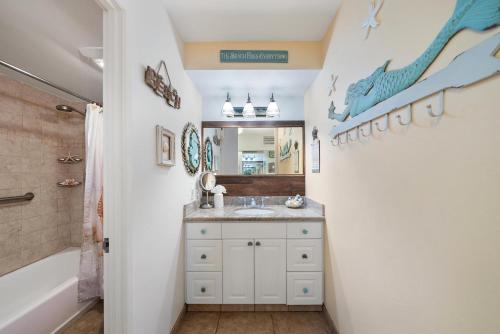 Koupelna v ubytování Lahaina Shores 428 · LS 428 Dream Vacation Studio by the Beach a