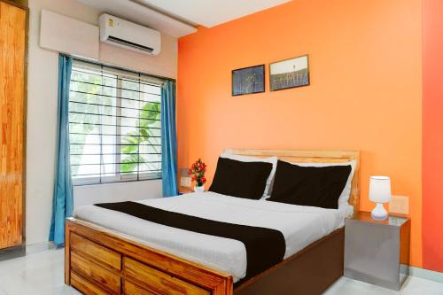 Postel nebo postele na pokoji v ubytování Super Collection O Khatri Park Formerly Aum Villa