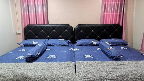 Ένα ή περισσότερα κρεβάτια σε δωμάτιο στο Ban Roi Pah