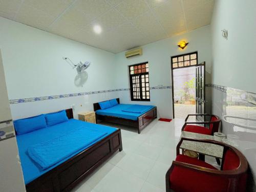 Postel nebo postele na pokoji v ubytování Nhà nghỉ Vân Hùng