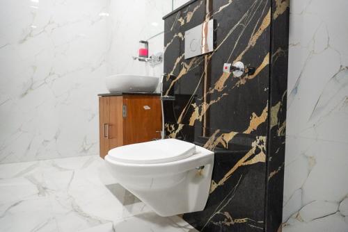 Ένα μπάνιο στο Goyal Hoteliers - Vrindavan