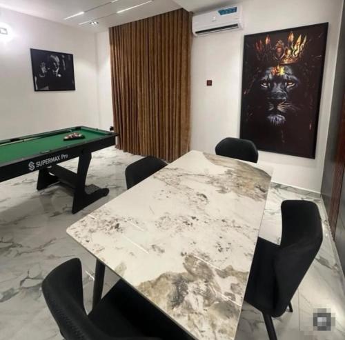 Biliár nebo kulečník v ubytování Hometime wuse ll