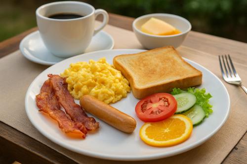 een wit bord ontbijtproducten met eieren, spek en toast bij Hill Bay Suites Hotel in Patong Beach