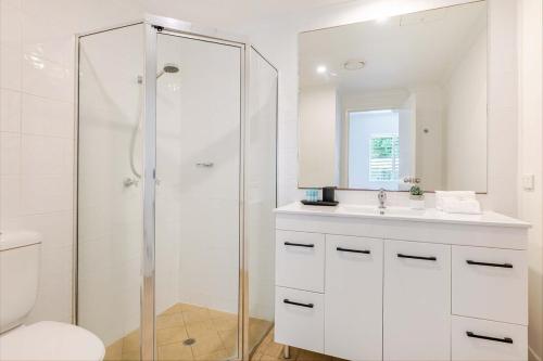 Koupelna v ubytování Portsea 76 - Dual Key Studio & 1 BR by the Beach