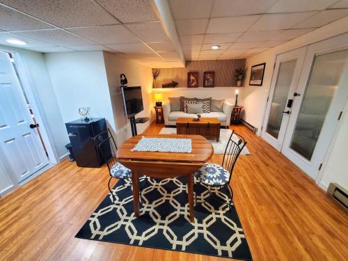 Ảnh trong thư viện ảnh của Allentown Center Suite on a Hill! ở Allentown