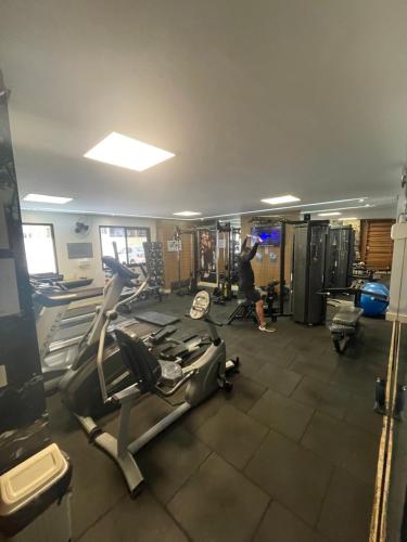 Phòng/tiện nghi tập thể dục tại Apartamento com Varanda