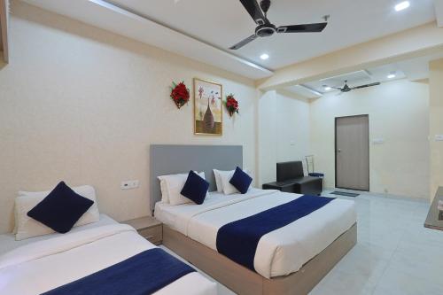 Afbeelding uit fotogalerij van The Castle Crown - Hotel Lord Krishna Dham in Dwarka