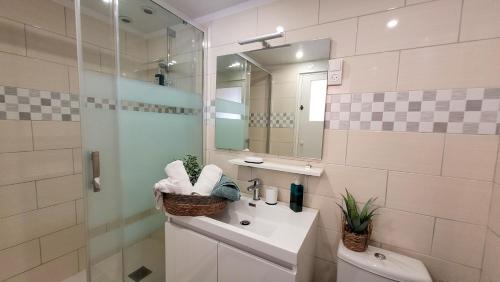 Koupelna v ubytování Échappée Urbaine Rouennaise - Hypercentre - Gare Rive Gauche