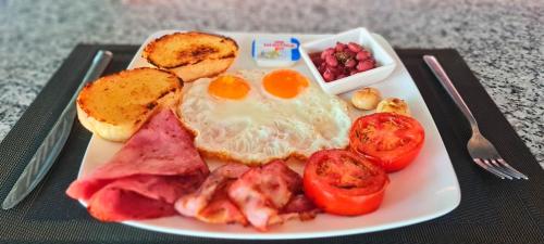 Jídlo v hostelu nebo okolí