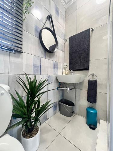 Ένα μπάνιο στο Navy Pearls 2