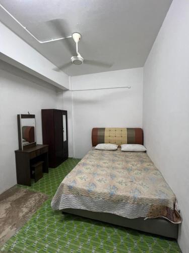 Giường trong phòng chung tại Nawab Homestay