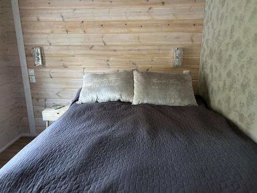 Gallery image of Log cabin by the lake in Pieksamaki