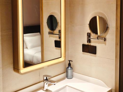 Et badeværelse på Hanting Hotel Beijing West Railway Station Lize Business District