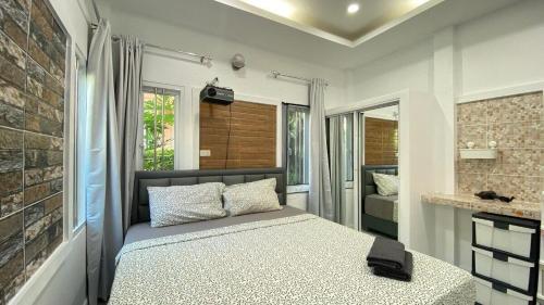 Φωτογραφία από το άλμπουμ του Двухкомнатный дом на Бангтао ДИН σε Ban Thalat Choeng Thale