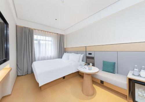 Ένα ή περισσότερα κρεβάτια σε δωμάτιο στο JI Hotel Beijing Grand View Garden