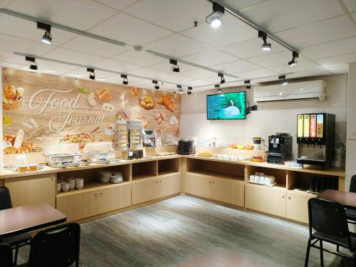 Телевизор и/или развлекательный центр в 友愛金色商旅 Yoai Golden Hotel