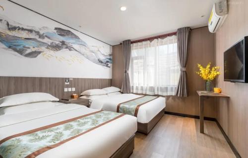 Postel nebo postele na pokoji v ubytování Fenggu Hotel, Beijing Aoshikai Yunlong Tourism Hotel