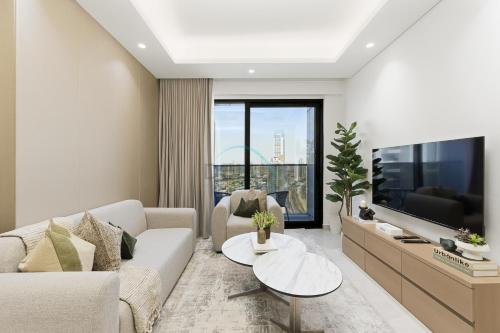 Minutes from Dubai Marina with Easy Access to Sheikh Mohammed Bin Zayed Road - Cloud Tower A, Jumeirah Village Triangle by Deluxe Holiday Homes
