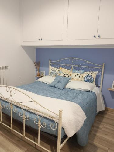 a bedroom with a bed with a blue wall at La casa di mamma in Monopoli