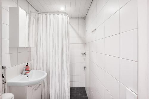 Koupelna v ubytování The Nordic Serenity Suite - A Quiet Luxury Residence