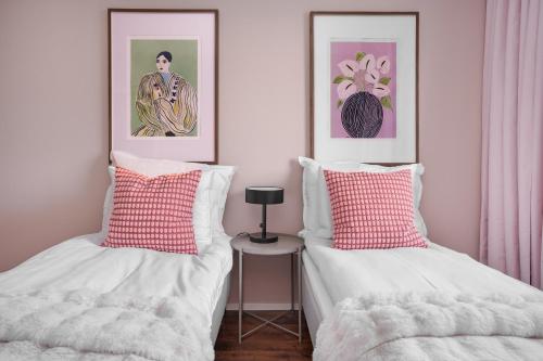 Postel nebo postele na pokoji v ubytování The Nordic Serenity Suite - A Quiet Luxury Residence