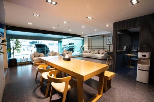 Kuchyň nebo kuchyňský kout v ubytování Infinite Hotel-Ratchada