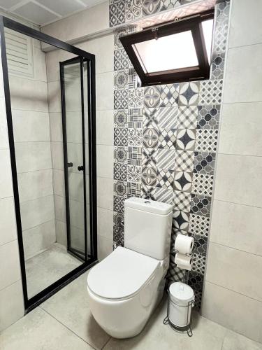 a bathroom with a toilet and a shower at Daily-Weekly-Monthly in Kötekli Center 