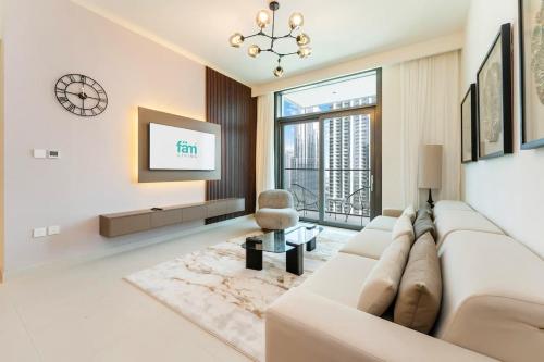 FAM Living - Modern 3 Beds+Maidroom Home in Downtown Burj view