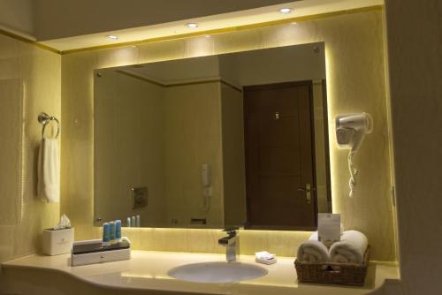 Luxus Grand Hotel tesisinde bir banyo