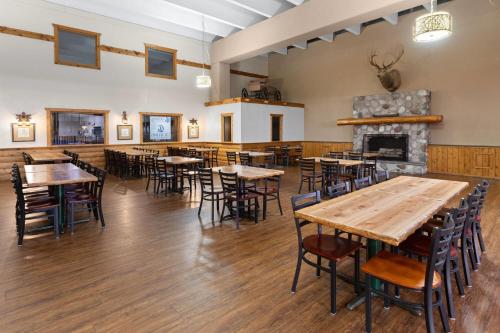 Gallery image of Ramada by Wyndham Grayling Hotel & Conference Center in Grayling