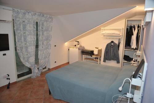 a hospital room with a bed and a window at Alla Quercia in Monterotondo