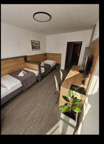 Postel nebo postele na pokoji v ubytování Hotel Flóra