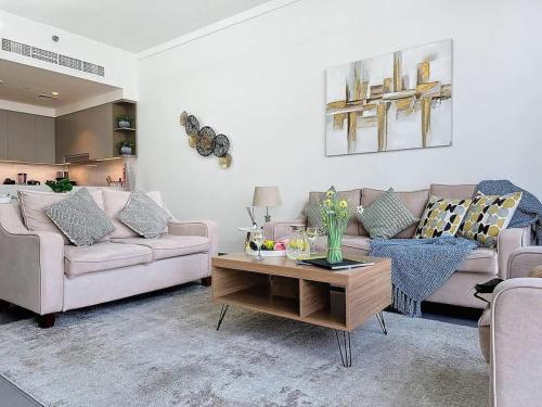 FAM Living - Spacious 3-Bedroom Apartment in Creek Gate with Stunning Views