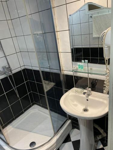 Vannituba majutusasutuses Taste Tbilisi