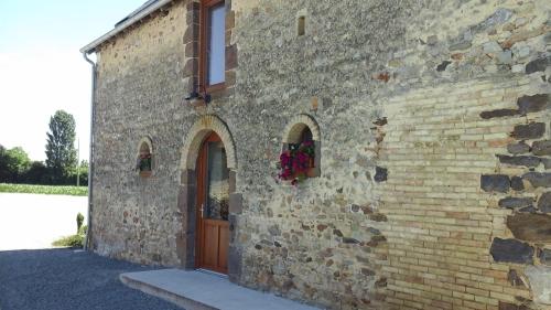 Fotografie z fotogalerie ubytování MAISON DE VACANCES AVEC PISCINE INTERIEURE - Le Grand Champagne v destinaci Saint-Victeur