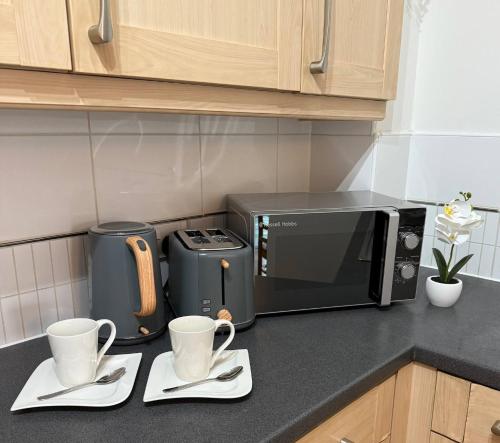 Küche/Küchenzeile in der Unterkunft City Centre Apartment - Free Parking - Sleeps 4