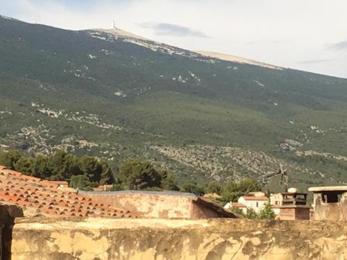 a view of a mountain from a building at La carpe diem in Bédoin