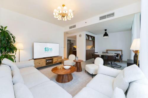 FAM Living - 3BR Creekside Escape in Creek Rise Tower 2