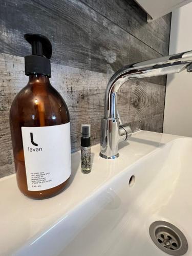a bottle of liquid soap sitting on top of a sink at הסטודיו in Beer Sheva