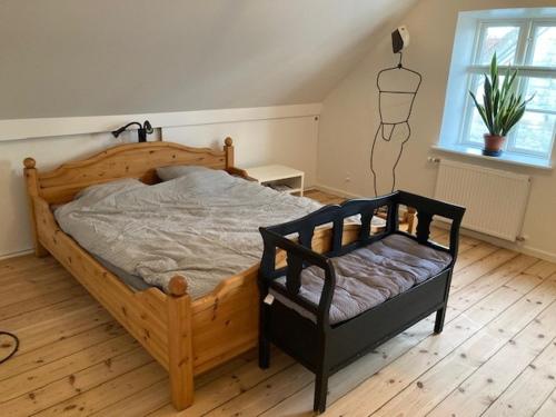 Postel nebo postele na pokoji v ubytování 1st floor 2 rooms with kitchenette