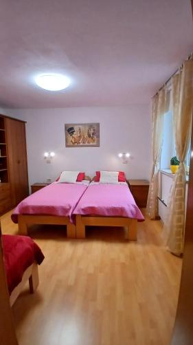 Postel nebo postele na pokoji v ubytování Apartma Edi